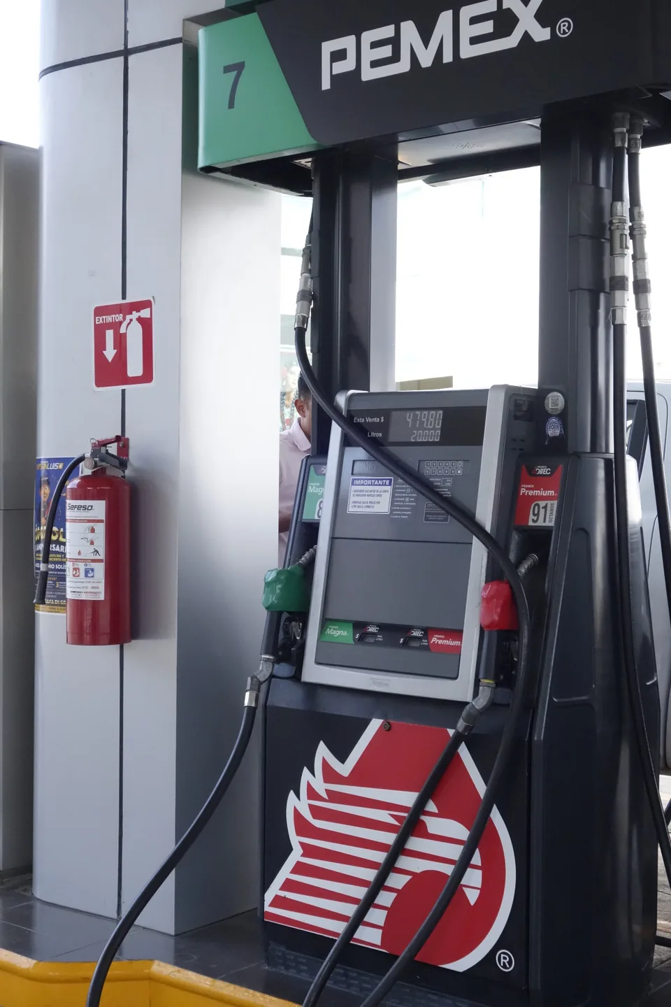Bomba de combustible en la estación San Luis Oriente